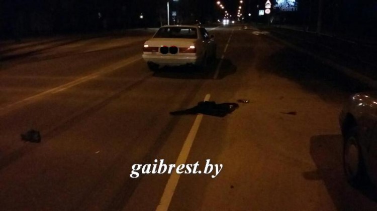 Барановичи: пешеход, перебегая дорогу в неустановленном месте, попал под колеса "BMW"